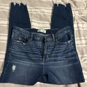 BKE Women's Cropped Distressed Blue Jeans